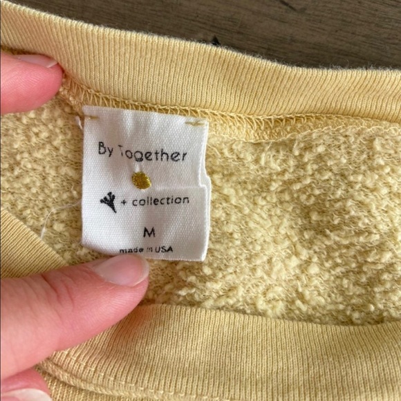 SOLD Vici Smiley Sweatshirt M - Picture 3 of 6